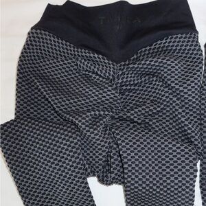 Tahira leggings 
1 is 10 dollars 
Message me for both